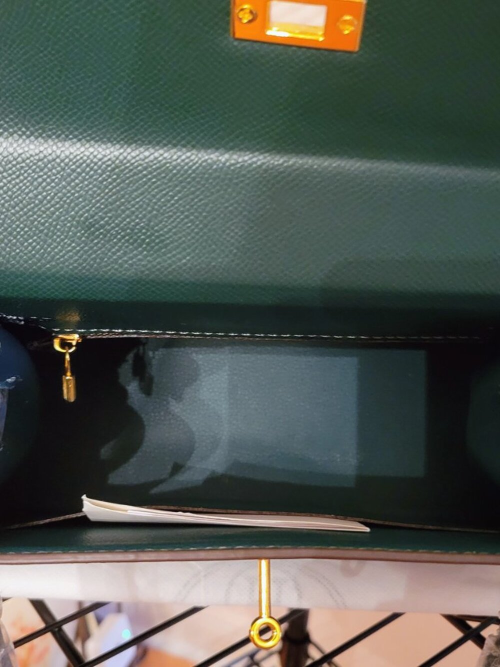 SALE **So cute classy green 25cm crossbody fashion bag. No brand. Never used. - Picture 5 of 5